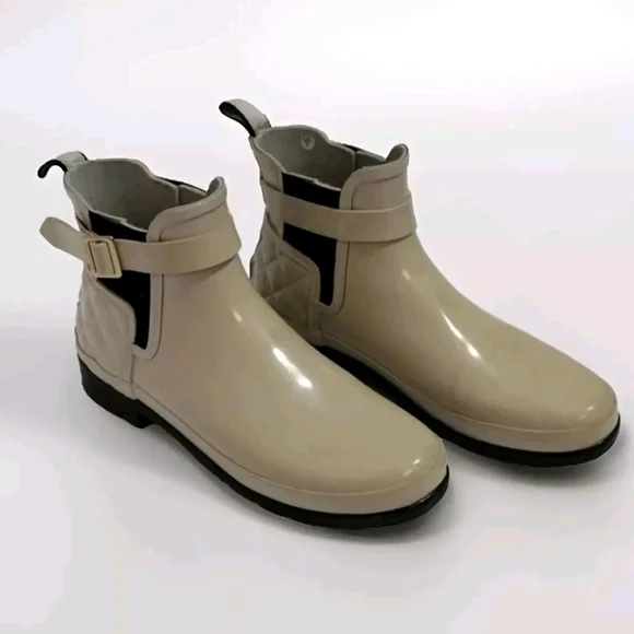 Hunter Women's Refined Quilted Gloss Chelsea Waterproof Rugged